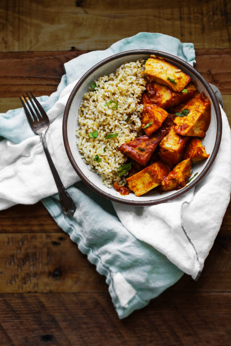 Tofu Vegano de Curry Rojo con Arroz