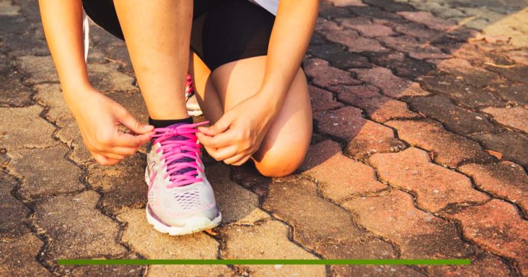 Cómo elegir las mejores zapatillas para pies planos